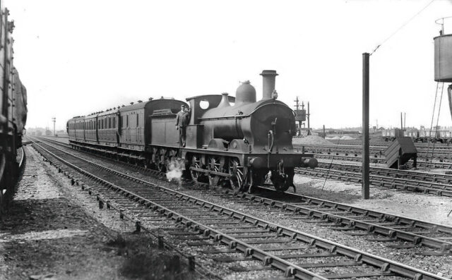 Johnson J40 passing New England (1924) | PETERBOROUGH IMAGES ARCHIVE